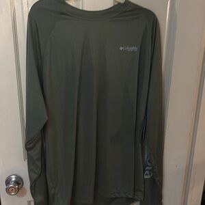 Columbia Green Long Sleeve Tee for Casual Comfort